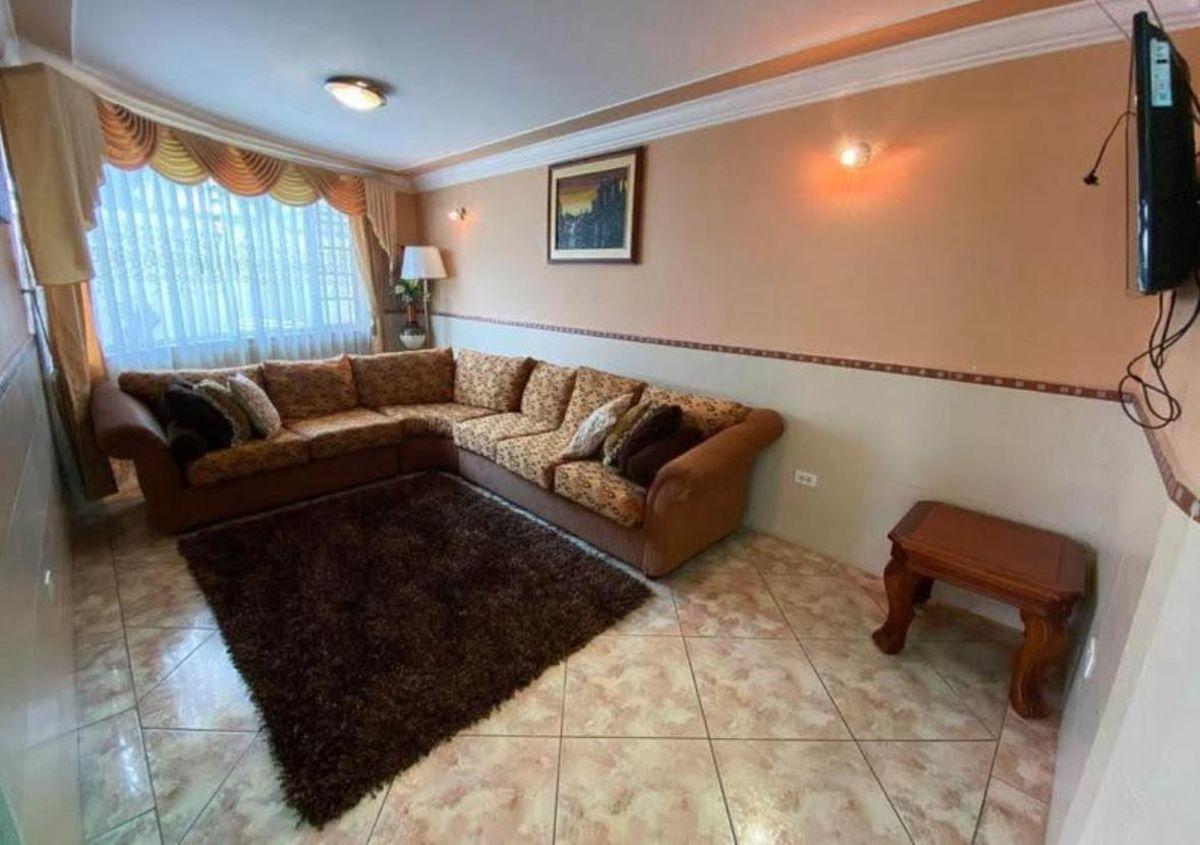 En Venta Amplia Casa Independiente de 4 Dorm. en El Pinar Alto — imagen 4