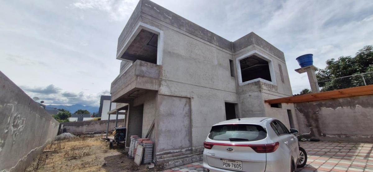 Venta Casa de Lujo en Construcción 3 Dorm. y Piscina Sector Tumbaco — imagen 4