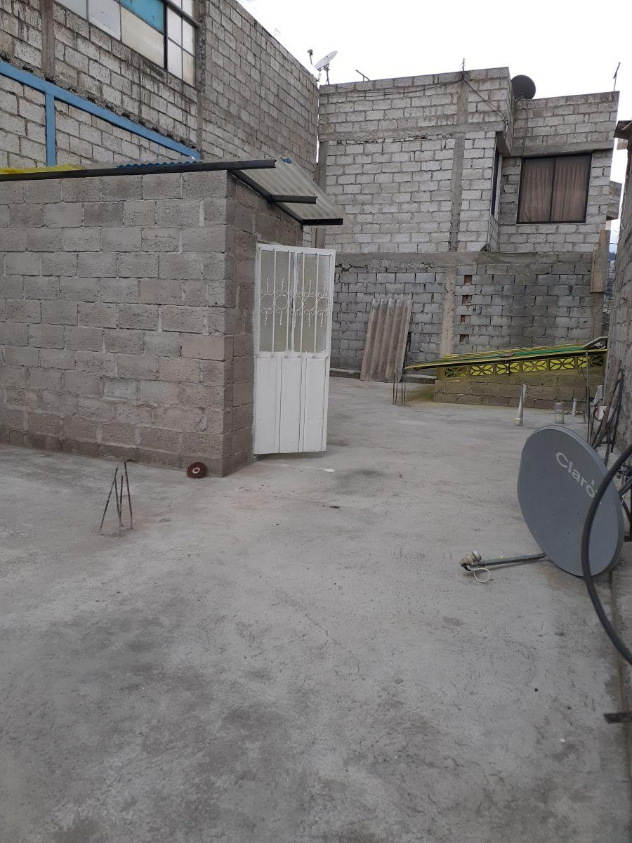 Vendo Casa Esquinera, Rentera con 3 Dptos Independientes y con 137 m² de Terreno Carapungo, Etapa F. Provincia de Pichincha — imagen 3