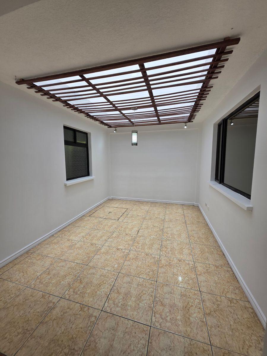 Amplio Departamento de Venta Planta Baja con Patio Sector Cofavi Supermaxi — imagen 5