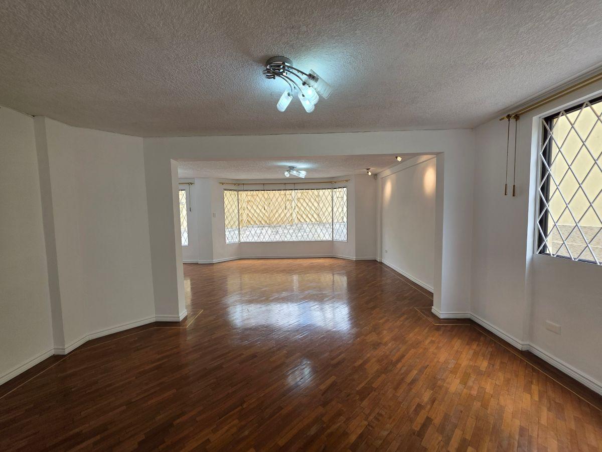 Amplio Departamento de Venta Planta Baja con Patio Sector Cofavi Supermaxi — imagen 4