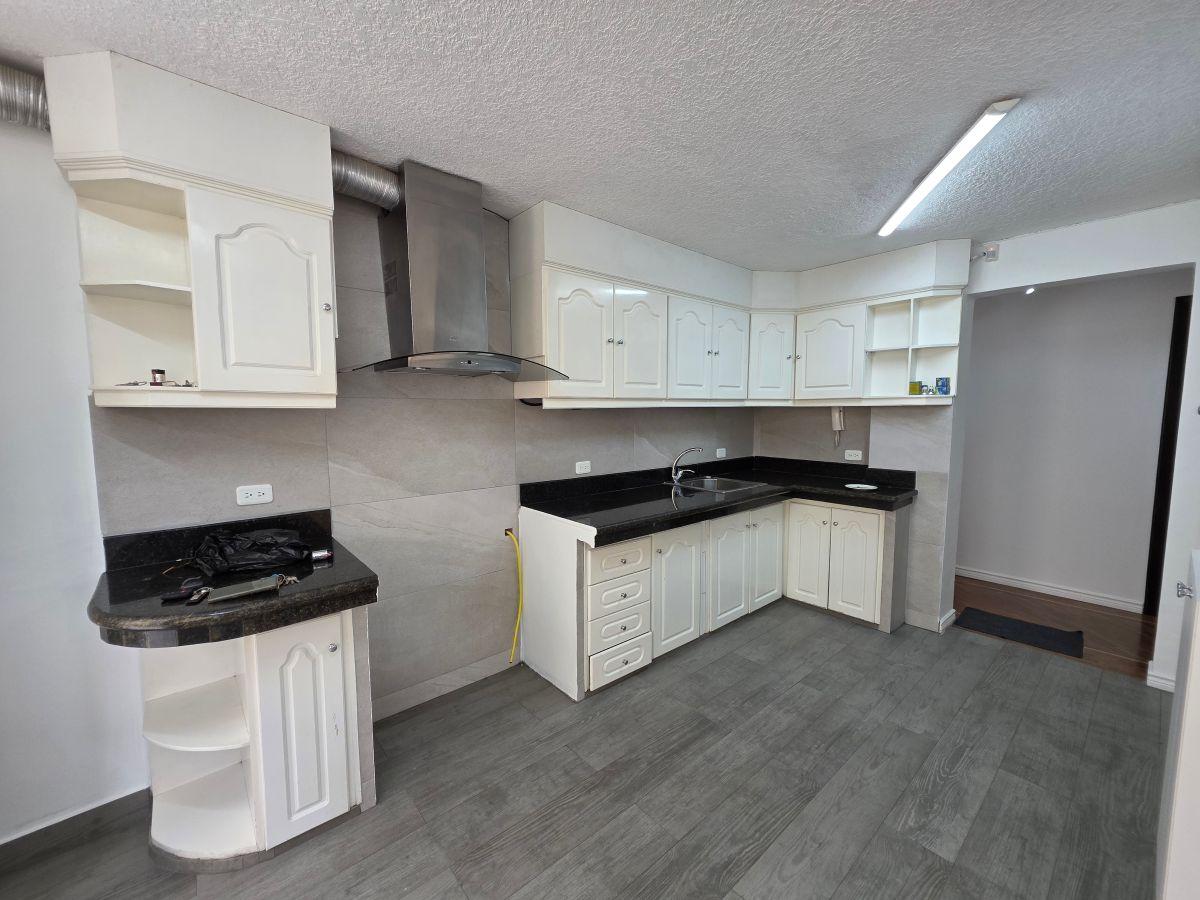 Amplio Departamento de Venta Planta Baja con Patio Sector Cofavi Supermaxi — imagen 3