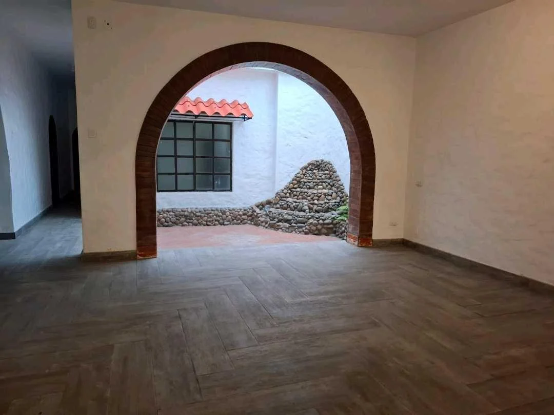 Barrio del Centenario Departamento Estilo Colonial en Venta, Guayas — imagen 5