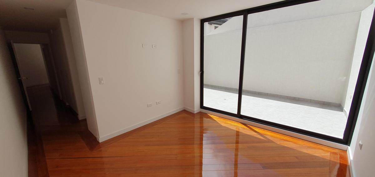 Se Vende Departamento Dentro de La Urbanización El Condado. Provincia de Pichincha — imagen 4