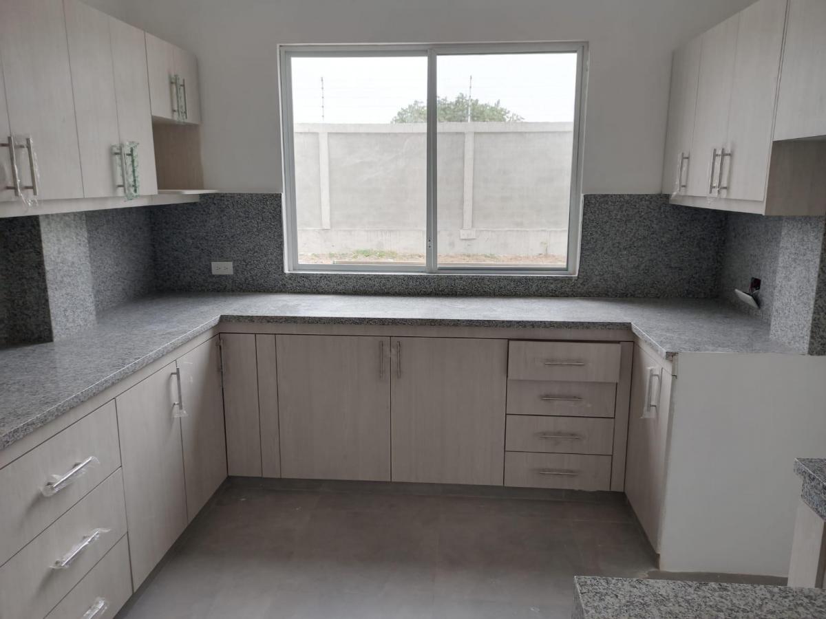 Casa por Estrenar de Venta en La Urbanización Portón Al Río de Vicrieel. Guayas — imagen 5