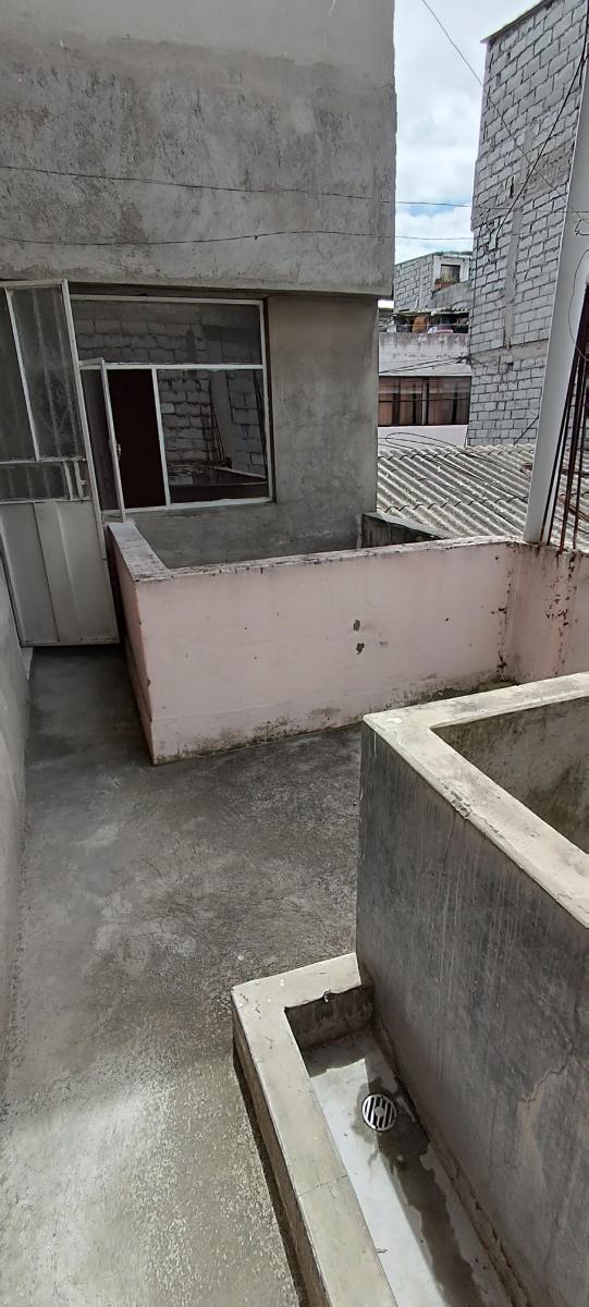 Calderon Renta Casa Rentera Tres Departamentos — imagen 5