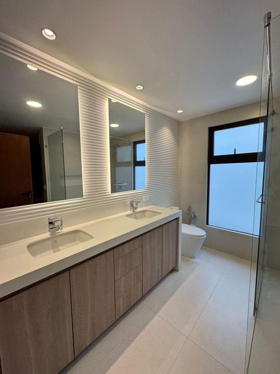 Casa con 650 m² Terreno, 4 Recámaras en Venta y Alquiler, Samborondón Remodelada, Guayas — imagen 8