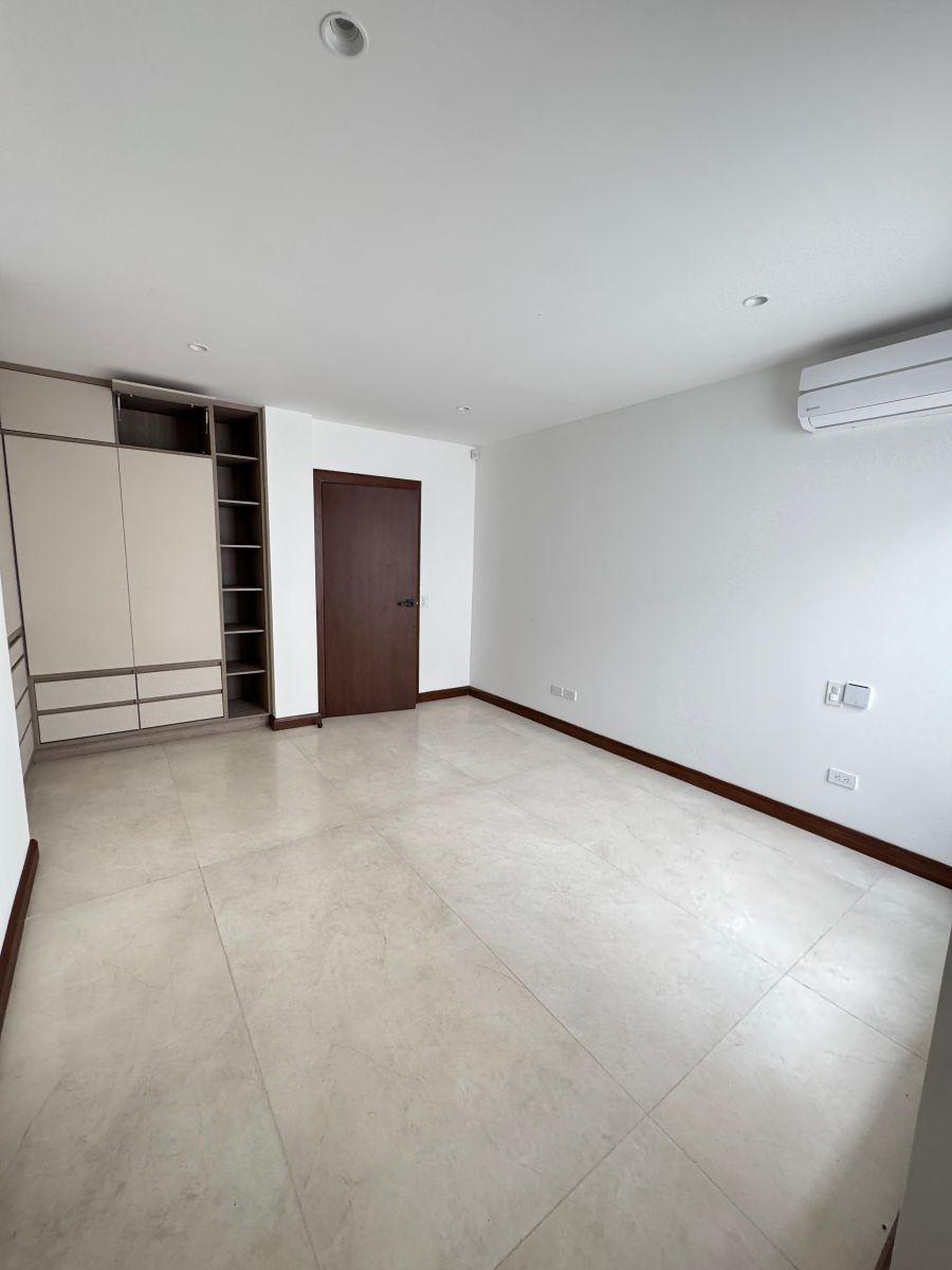 Casa con 650 m² Terreno, 4 Recámaras en Venta y Alquiler, Samborondón Remodelada, Guayas — imagen 3
