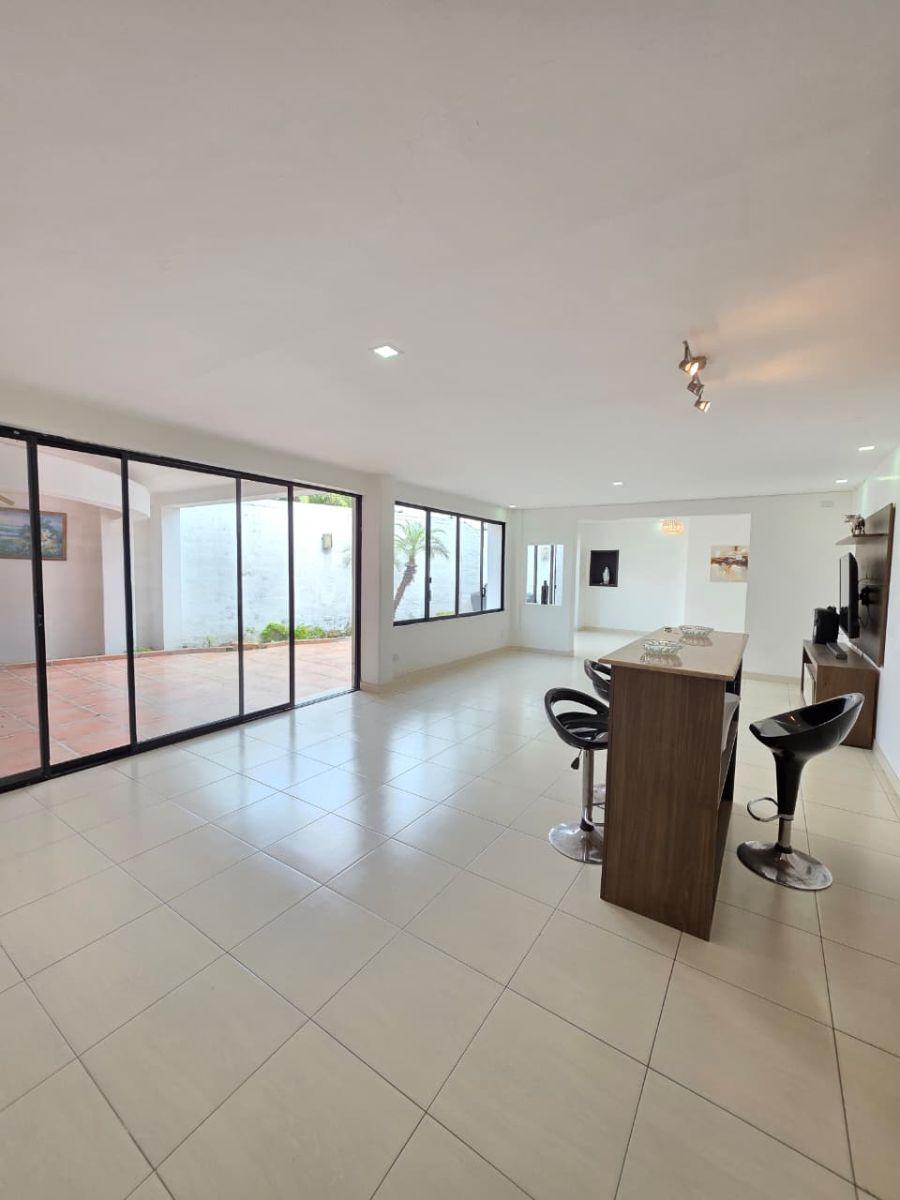 Samborondón Km 2.5 Urb El Alamo Amplia Casa en Venta, Guayas — imagen 3