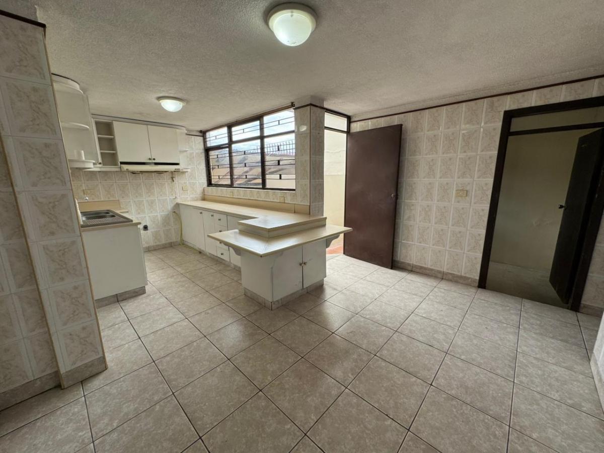 En Venta Casa Independiente de 6 Dorm. en Iñaquito Cerca Al Quicentro — imagen 5