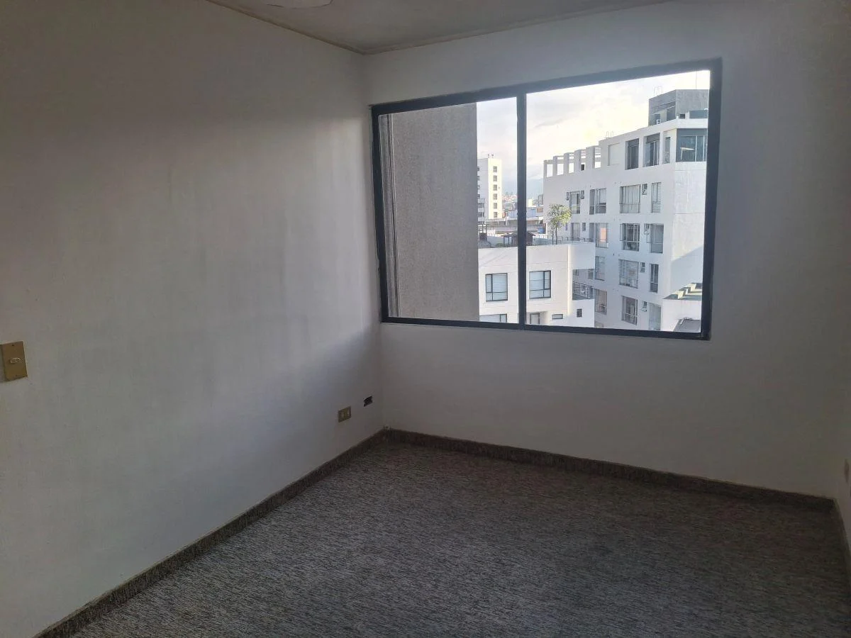 Sector La Carolina, Departamento de 2 Habitaciones Mas Estudio y Parqueo — imagen 3