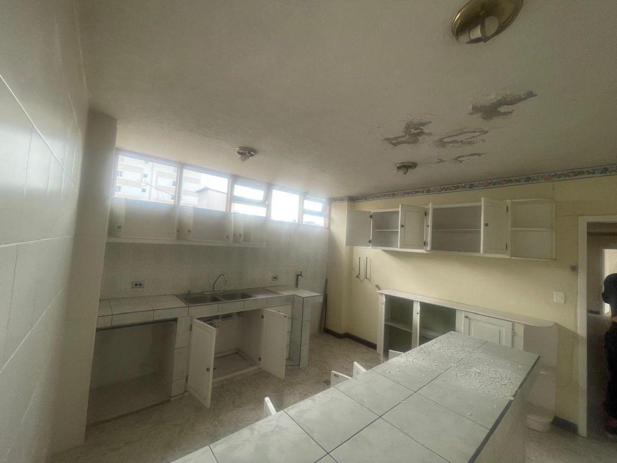 Vendo Pequeño Edificio Para Remodelar de 5 Departamentos - Sector Estadio Olimpico - *mm — imagen 5