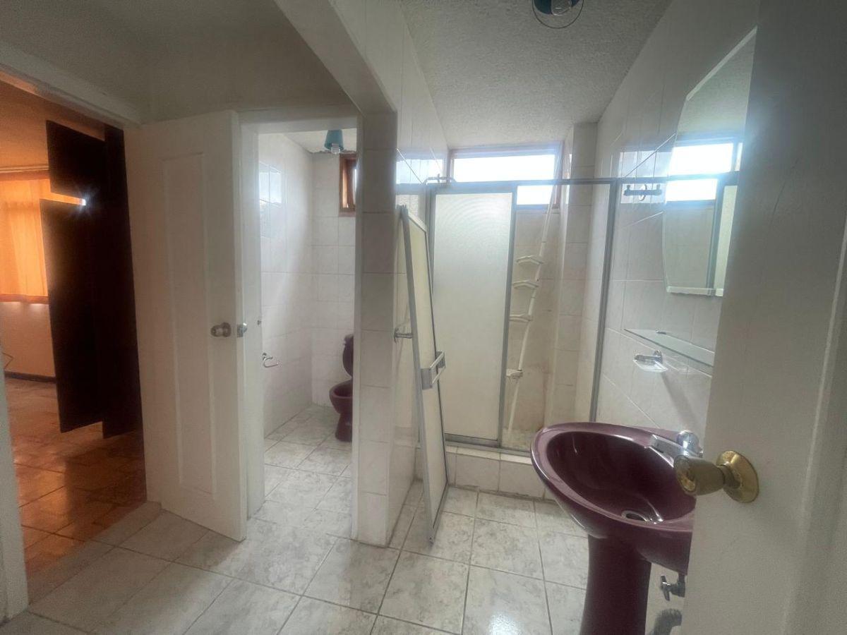 Vendo Pequeño Edificio Para Remodelar de 5 Departamentos - Sector Estadio Olimpico - *mm — imagen 3