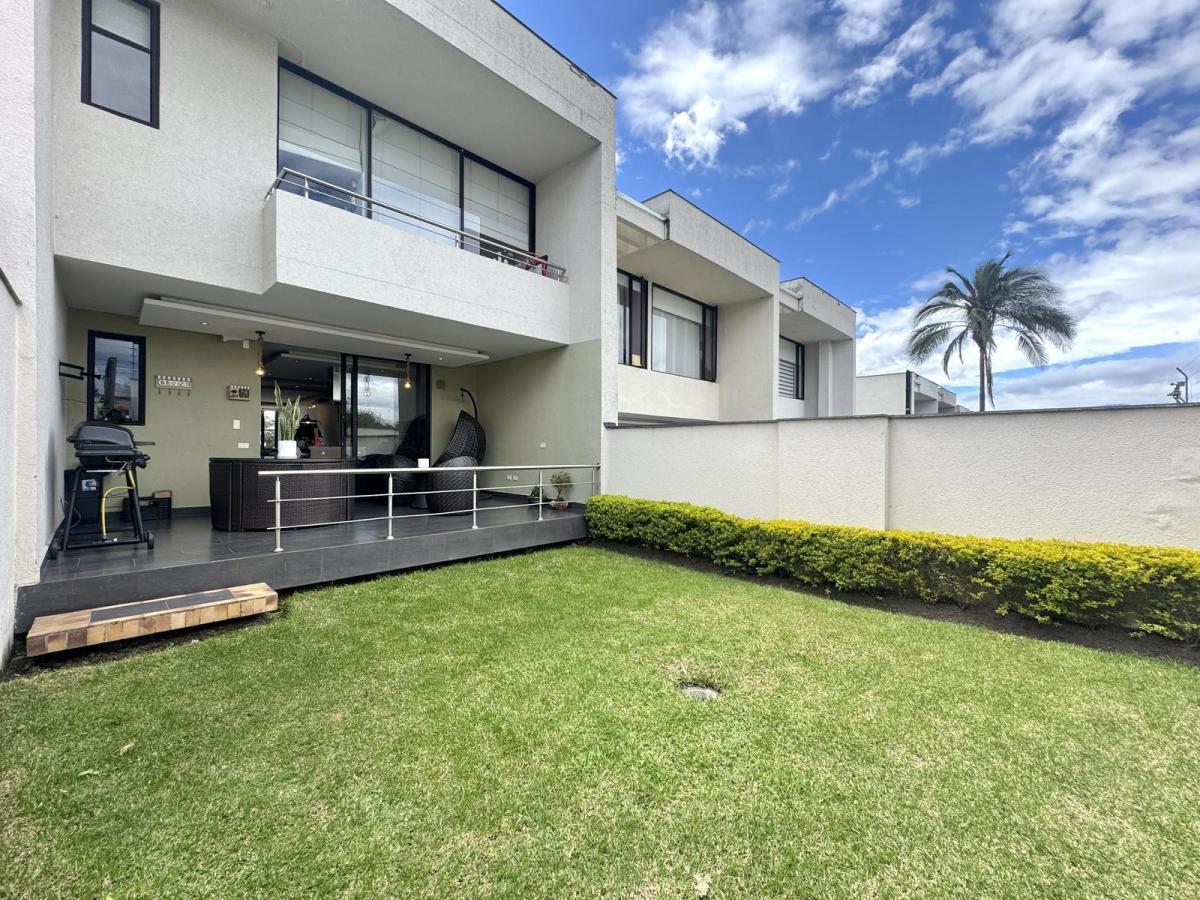 Casa de Venta en San Juan Alto Cumbayá — imagen 3