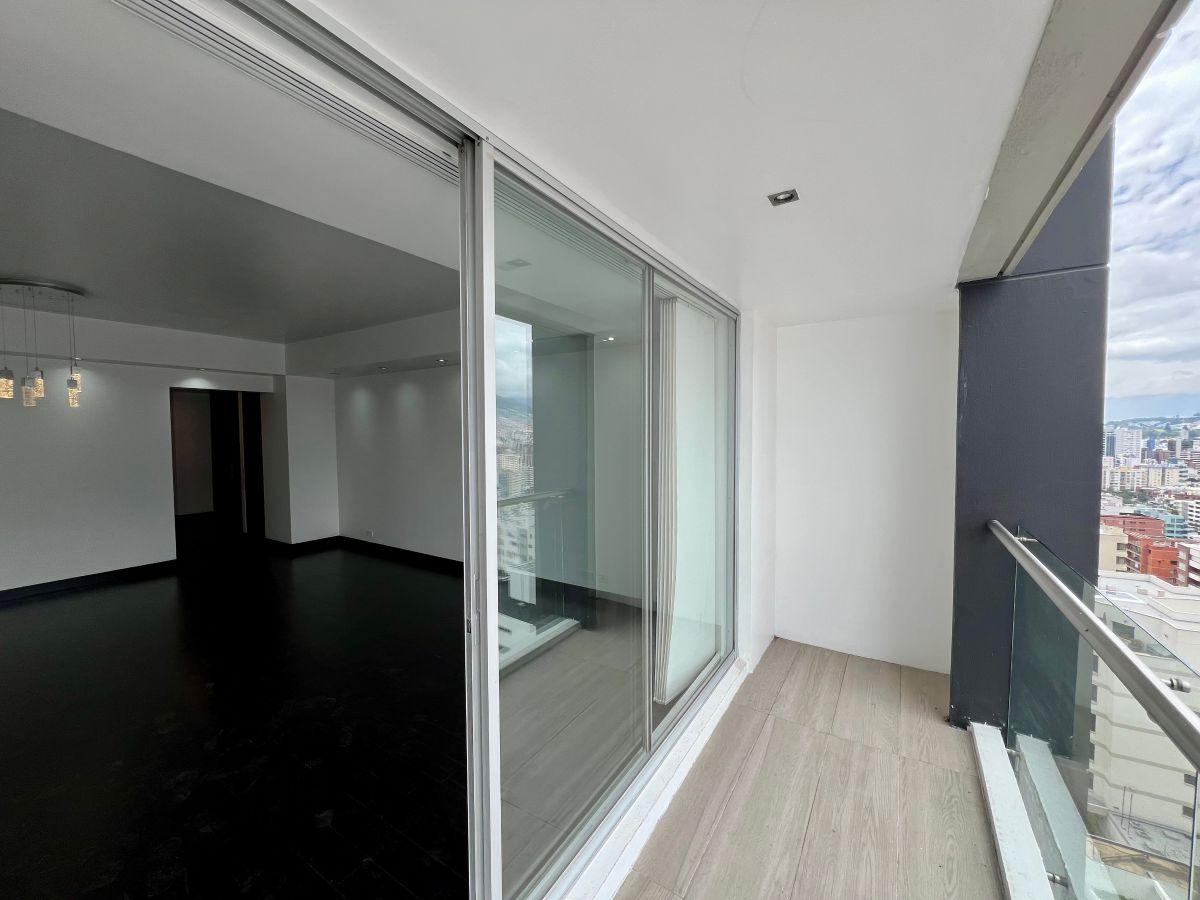 En Venta Departamento con Terraza Vista de Lujo - Gonzalez Suárez — imagen 3