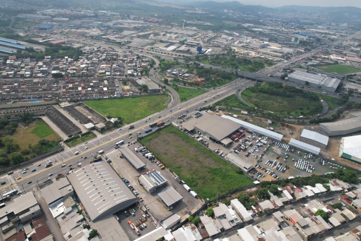 En Venta Macrolote Industrial Comercial Vía a Daule Km 14 - Amparo Marín, Guayas — imagen 3