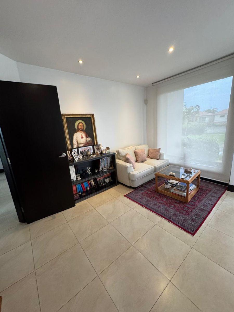 Casa con 480 m² en Venta con 3 Recámaras en Samborondón, Guayas — imagen 5