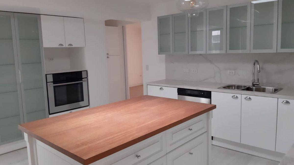 De Venta Hermoso Departamento Remodelado 100% en Sector Gonzalez Suarez — imagen 5