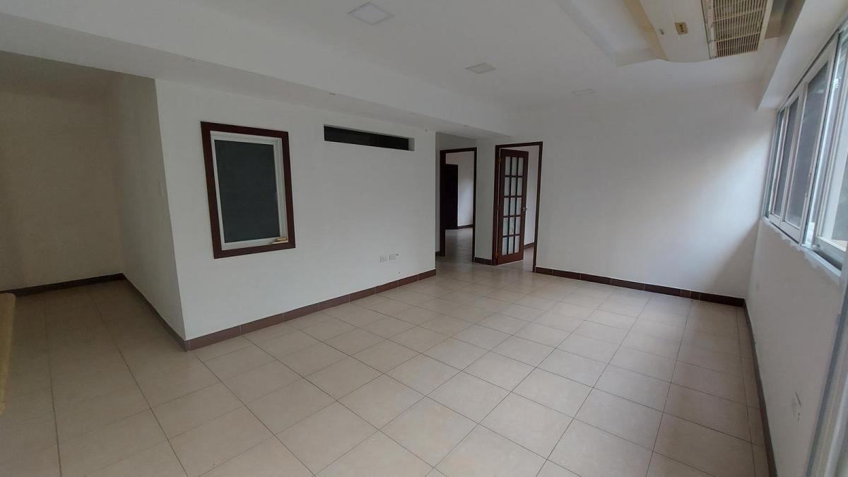 Venta Departamento Planta Baja Tres Dorm. y Piscina, Guayas — imagen 5