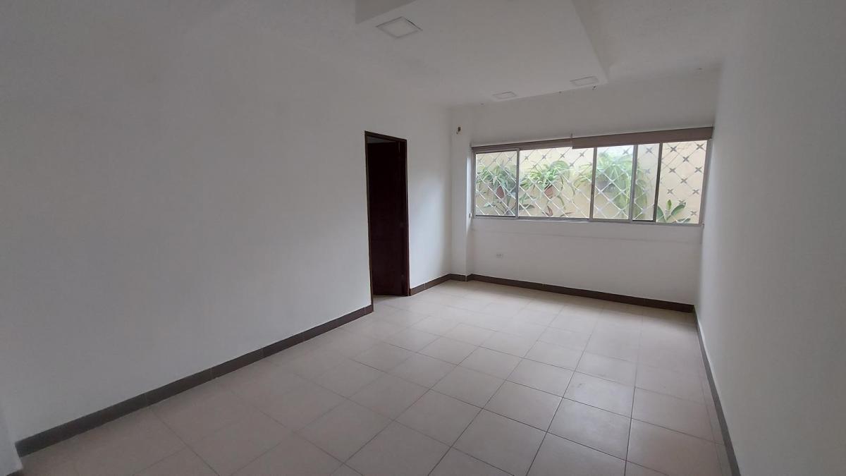 Venta Departamento Planta Baja Tres Dorm. y Piscina, Guayas — imagen 4