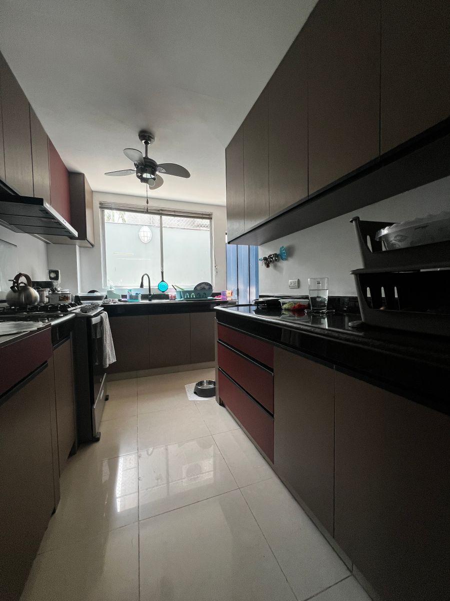En Venta Dpto Planta Baja con Patio, en Urb. Cerrada, Km.2.5, Sector Uees - Samborondom, 121 m², Guayas — imagen 4
