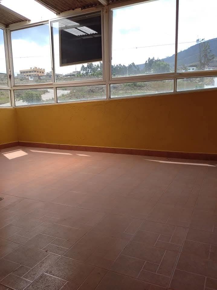 En Venta Linda y Amplia Casa, Sector Pomasqui — imagen 3