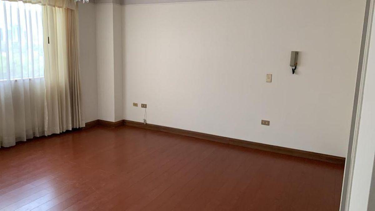 Renta de Amplio Departamento de 5 Dorm. Sector La Carolina — imagen 3