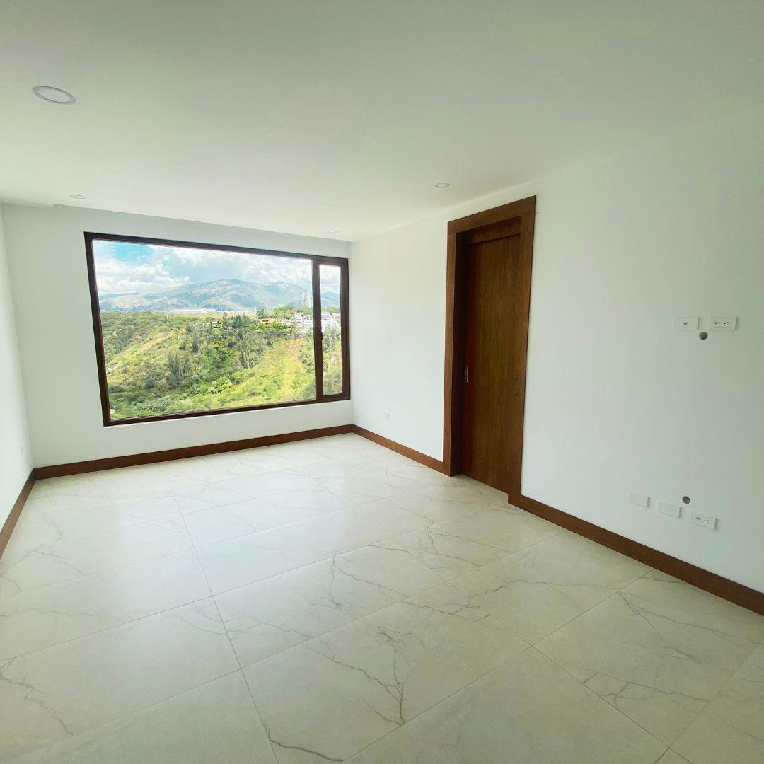 Casa de Lujo en Conjunto – Nayón, Quito 256.48 m² de Construcción 110 m² de Terrazas y Exteriore — imagen 5