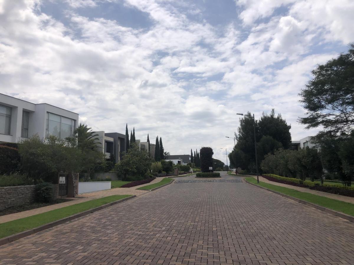 Lindo Terreno de Venta Ubicado en Cumbayá Dentro de La Urbanización Jardines de Santa Inés — imagen 3