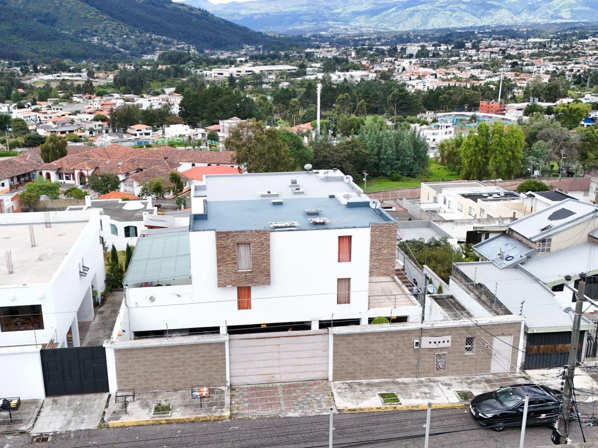 Casa en Venta en La Armenia 1 con La Mejor Vista del Valle de Los Chillos — imagen 5