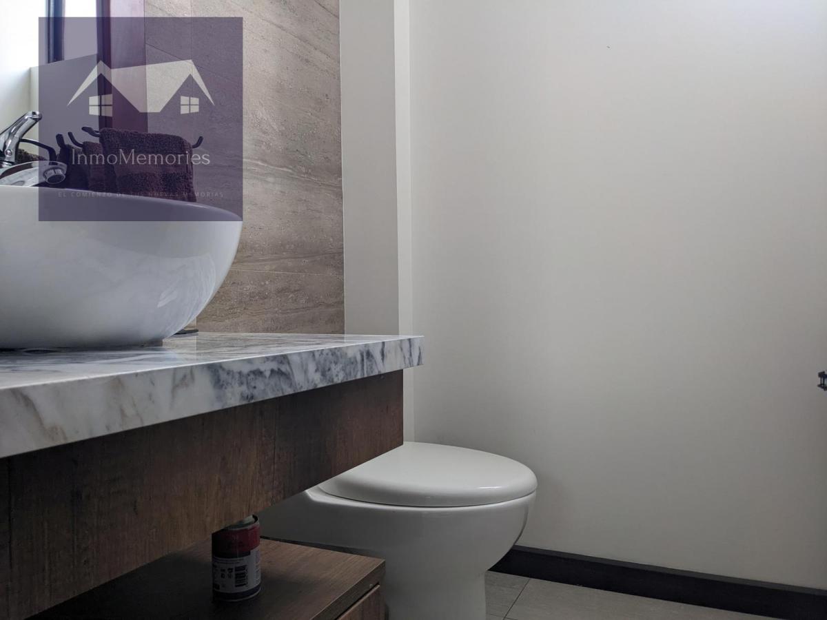 Espectacular Casa de Venta, Urbanización Privada, Nayón — imagen 3