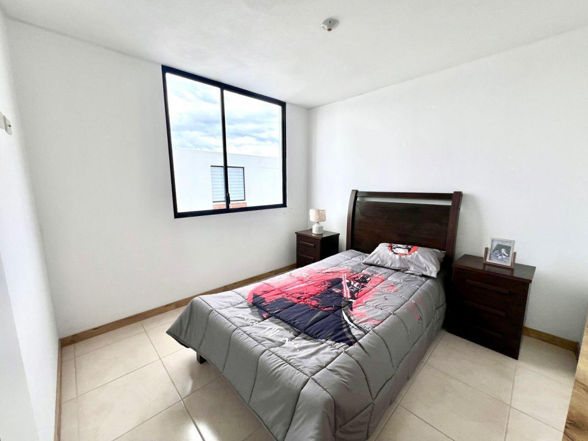 Mv - Sector Puembo, en Venta Hermosa Casa Vip de Dos Pisos a Estrenar 3d 105 m² — imagen 5