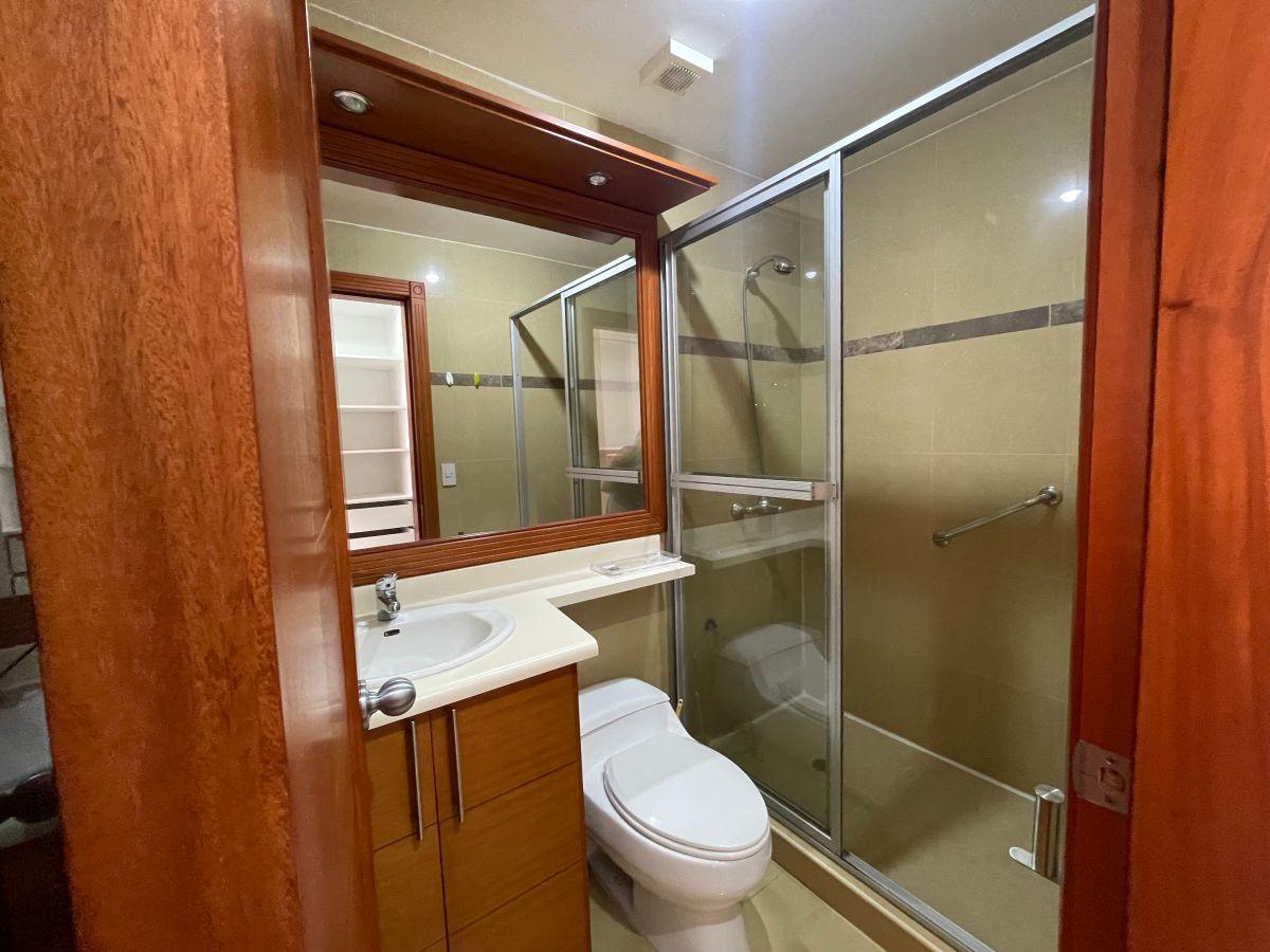 En Venta Hermoso Departamento Ubicado en El Quito Tenis — imagen 3