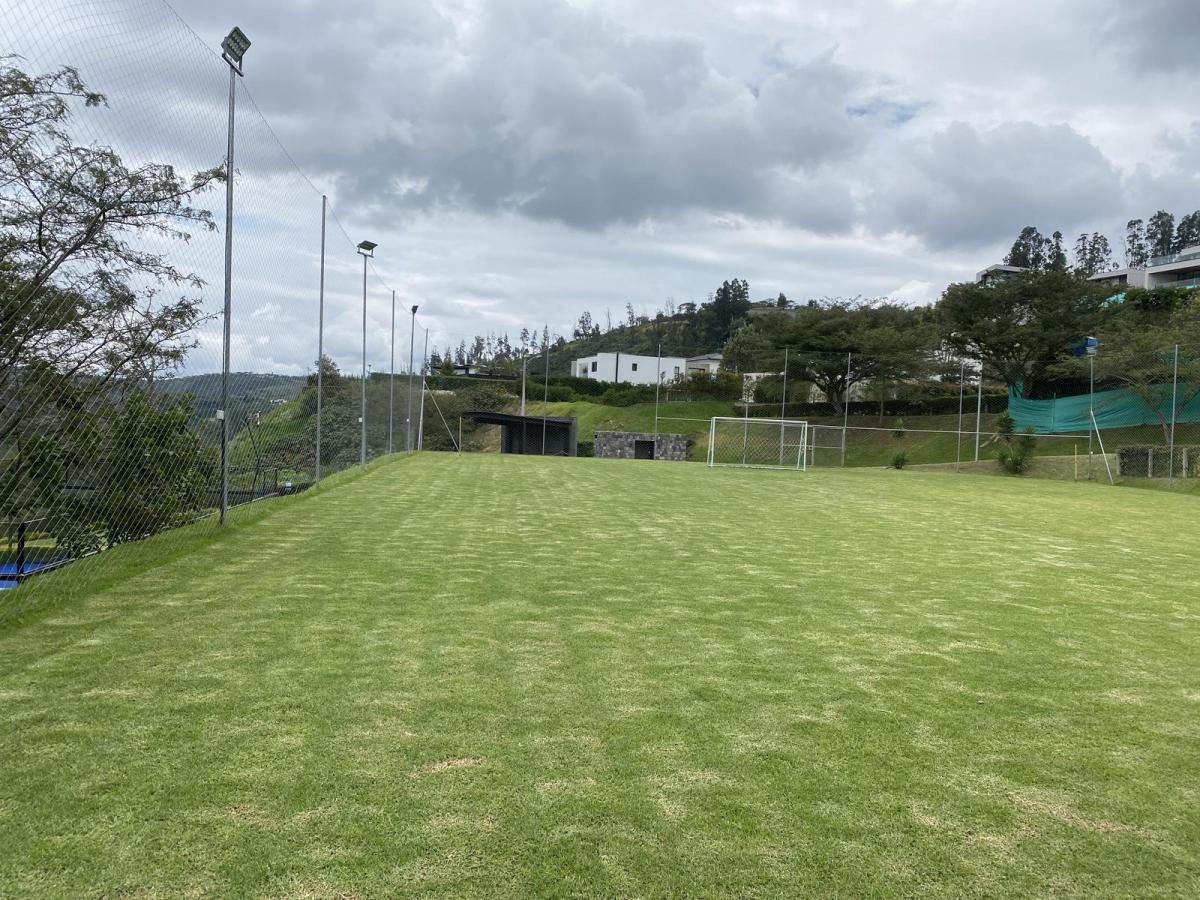 Terreno de Venta en Urbanización Cerrada y Exclusiva en Cumbayá. La Quinta — imagen 4
