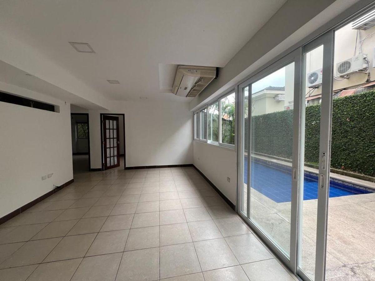 Venta de Departamento de 3 Dorm. con Piscina en Ciudadela Colinas de Los Ceibos (328 M²), Guayas — imagen 4