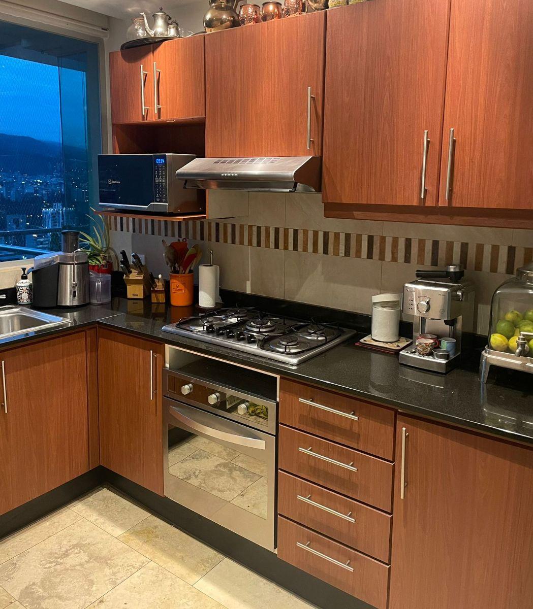 Vendo Hermoso Dept González Suárez Increíble Vista Balcón $220, 000 Dos Dorm. Pueden Ser Tres — imagen 4