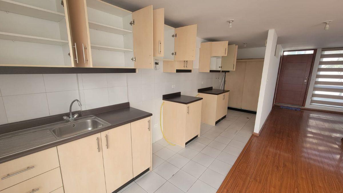 Casa de Venta en El Sector San Isidro del Inca de 95 m con Patio Privado — imagen 5