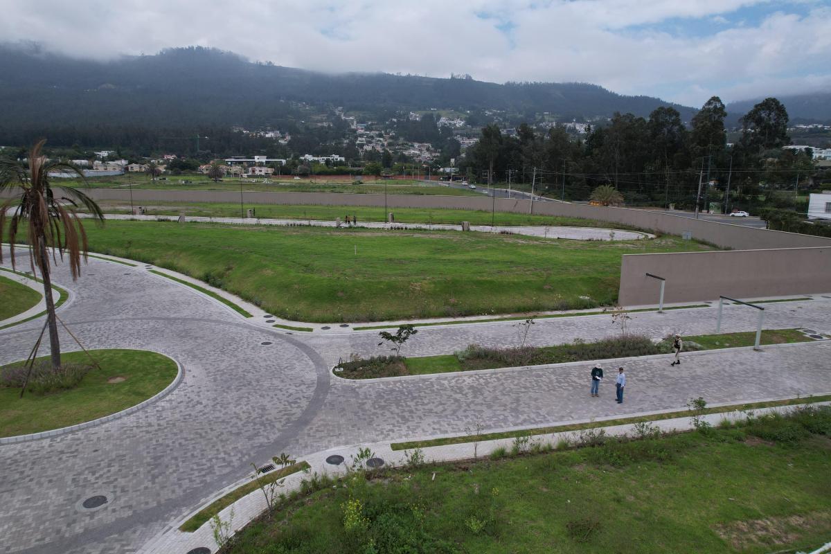 Vendo Lote Unifamiliar en Cumbaya - Urbanización Santa Mónica — imagen 4