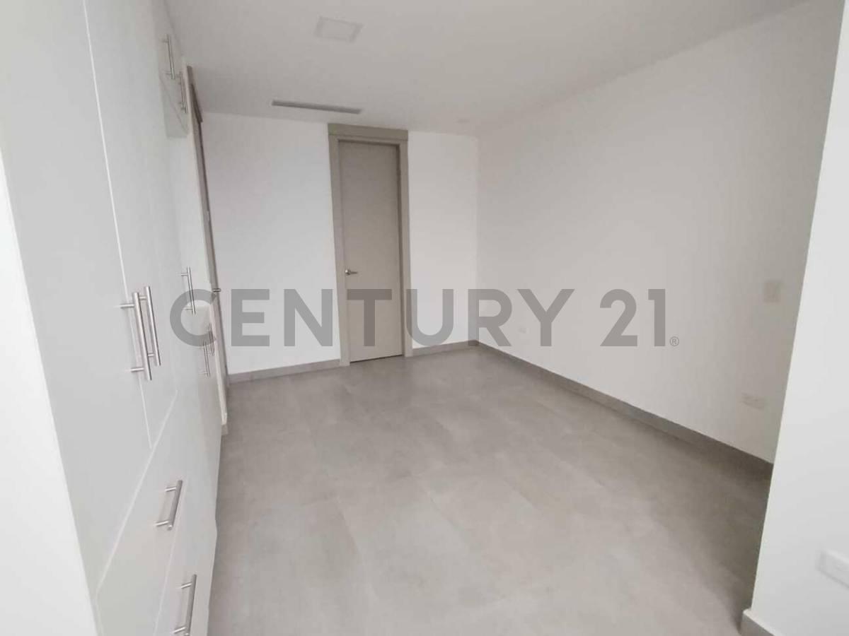 Se Vende Departamento de Lujo con Vista Al Mar en Edificio Riva Di Mare - Manta, Manabí — imagen 3