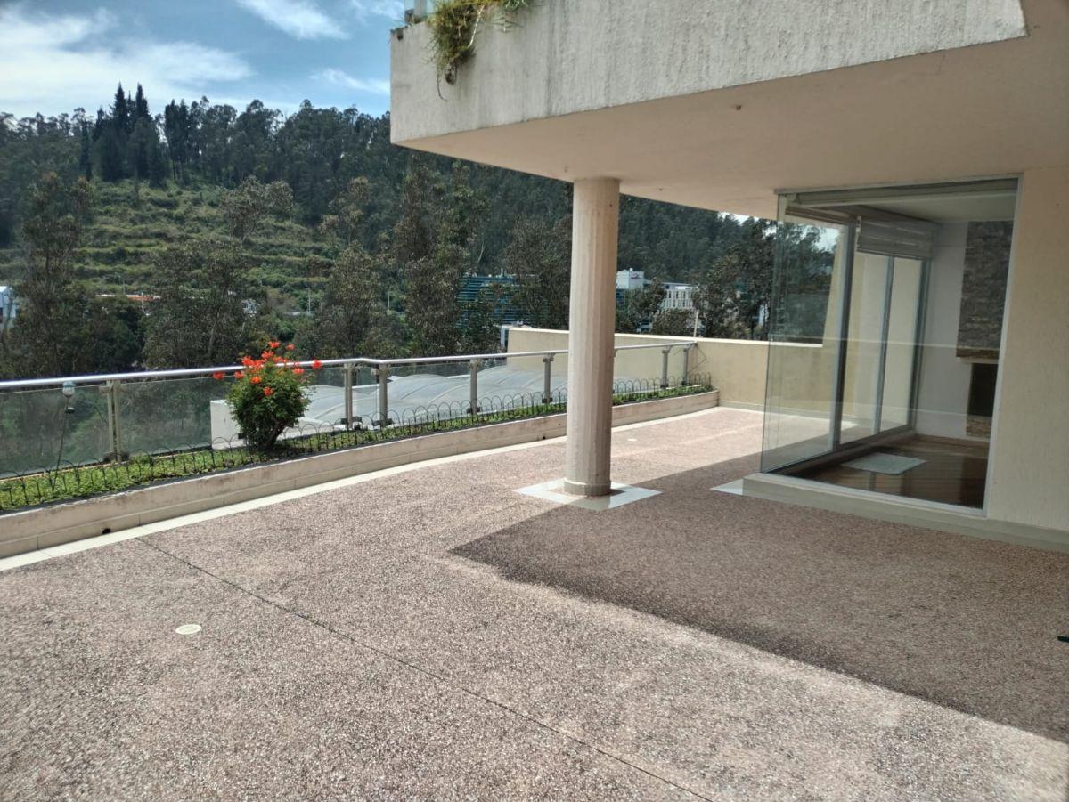 Lomas de Monteserrin Departament 3 Dorm. Venta con Terraza 231 m Totales 2 Parqueos y Bodega — imagen 5
