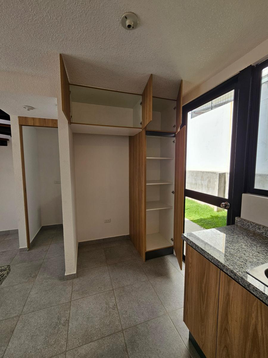 En Venta Casas 3 Dorm. con Baño Cada Uno Puente 2 - Valle de Los Chillos — imagen 3