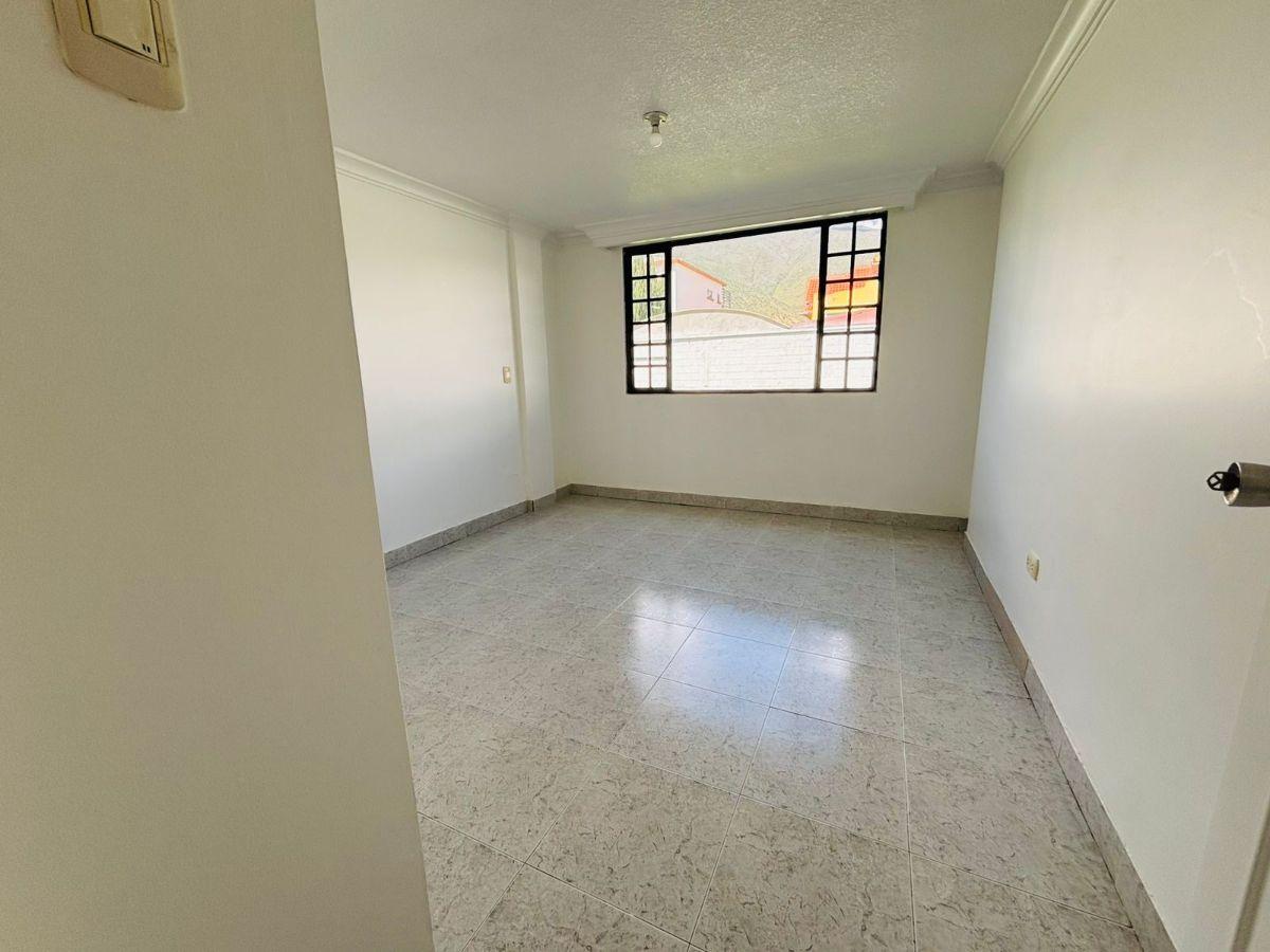 Casa en Venta en La Pampa - Pomasqui. casa en Venta – Jardines de La Pampa, Quito — imagen 5