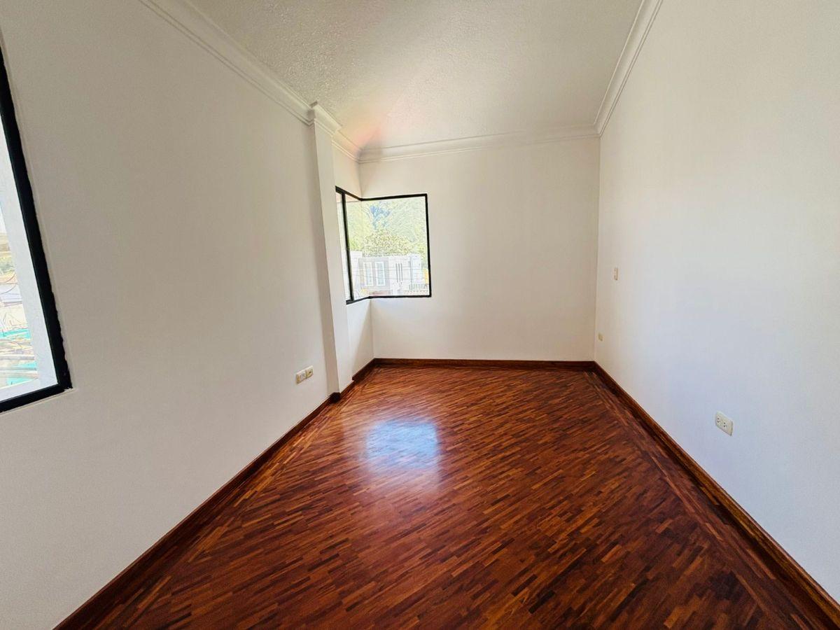 Casa en Venta en La Pampa - Pomasqui. casa en Venta – Jardines de La Pampa, Quito — imagen 4