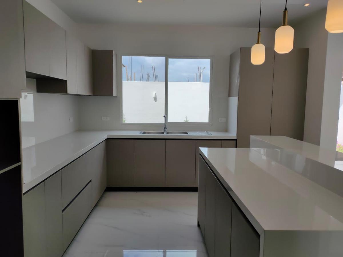 Casa de Venta en La Urbanización Porto Alegre, Vía a La Costa, de Estreno. Guayas — imagen 4