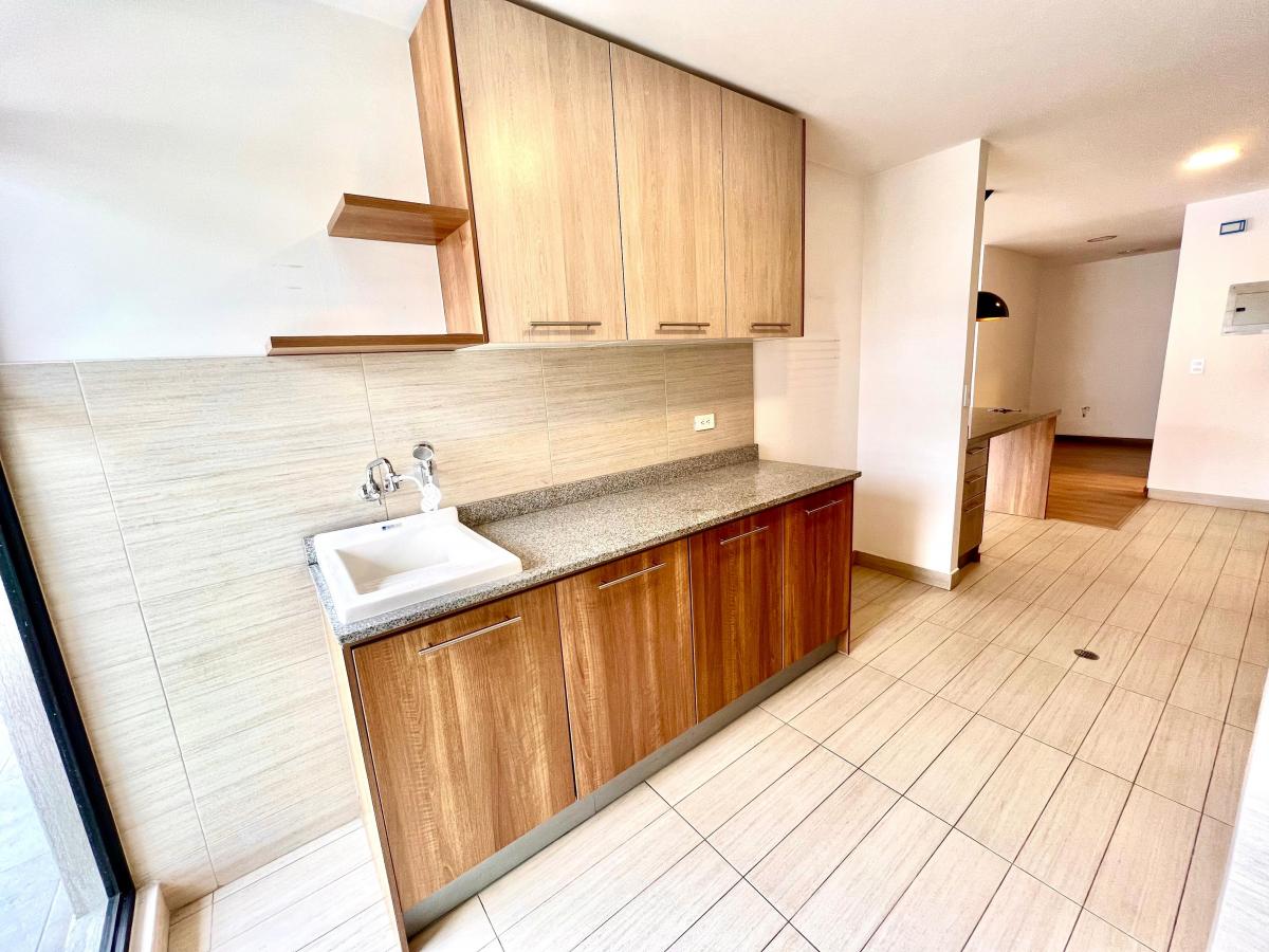 Venta, Hermoso y Bien Ubicado Departamento Portugal — imagen 5