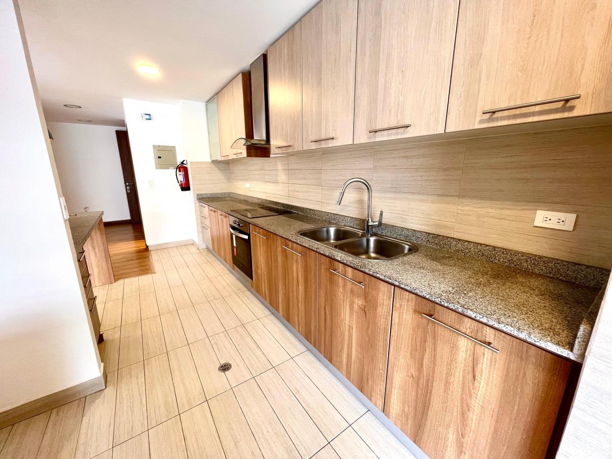 Venta, Hermoso y Bien Ubicado Departamento Portugal — imagen 4