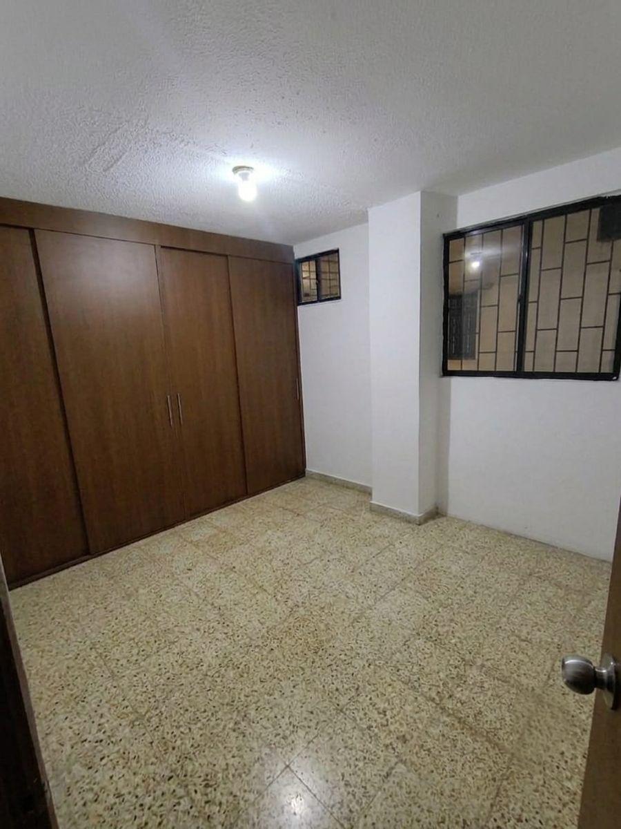 Vendo Departamento en Primer Piso Alto en Urdesa Central, Guayas — imagen 5
