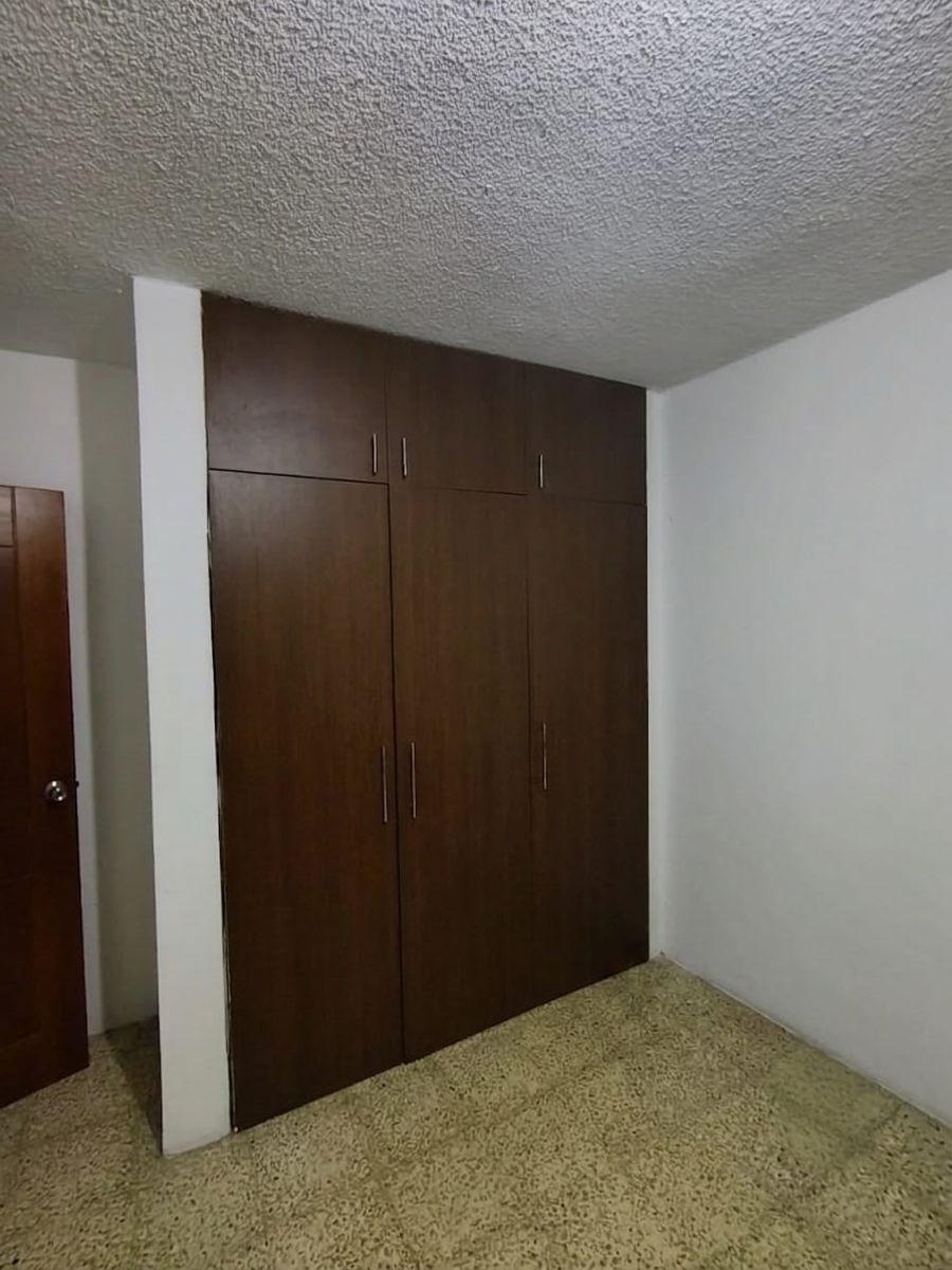 Vendo Departamento en Primer Piso Alto en Urdesa Central, Guayas — imagen 4