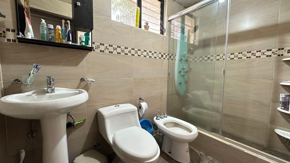 Casa Esquinera en Venta – Monteserrín | Ideal Para Comercio o Vivienda — imagen 3