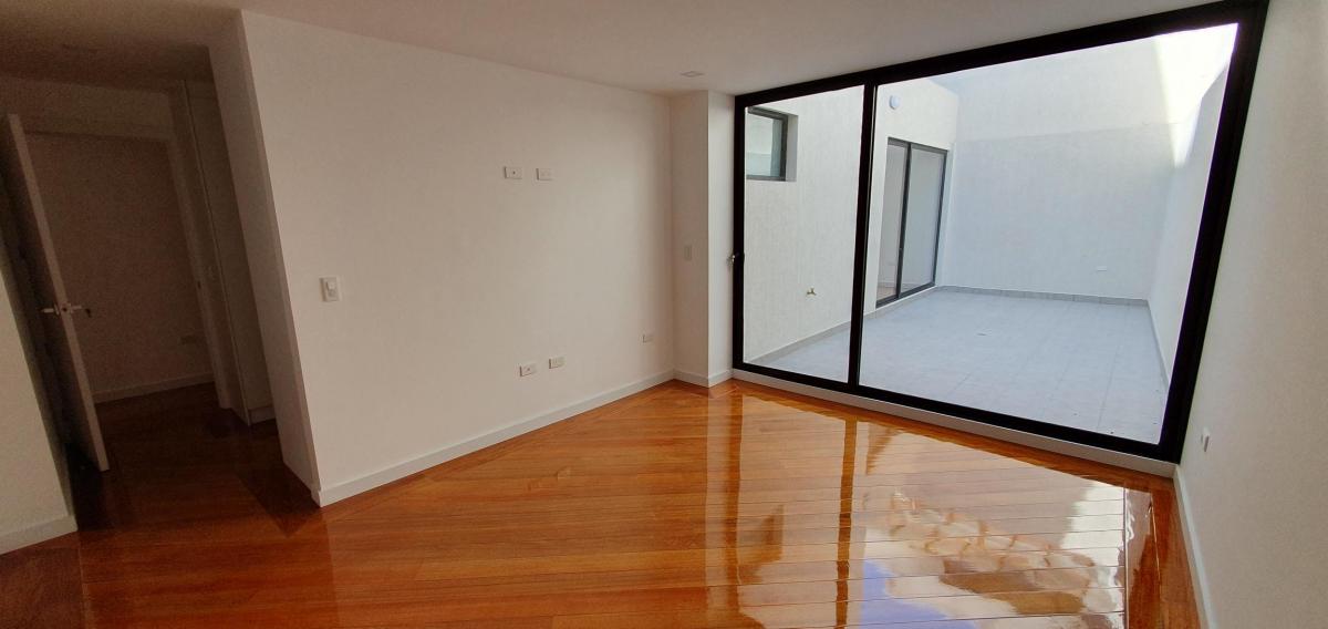 Se Vende Departamento Dentro de La Urbanización El Condado. Provincia de Pichincha — imagen 4